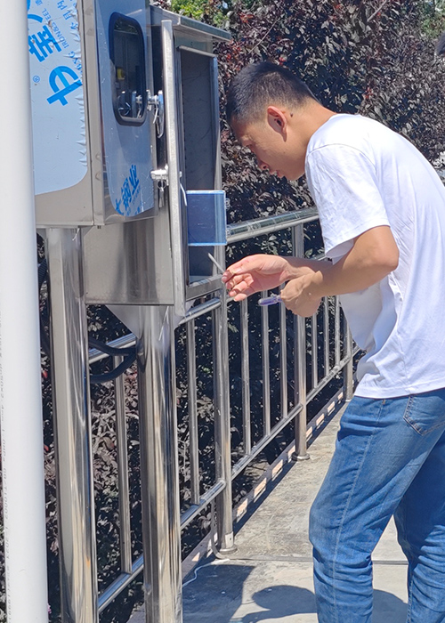 我司專業(yè)技術(shù)人員為某水處理廠專業(yè)指導(dǎo)